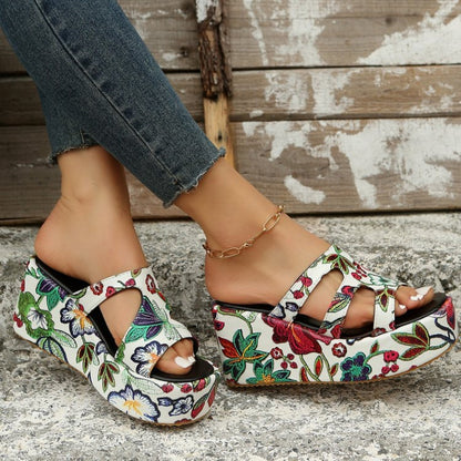 Evelyn® | Ausgeschnittene florale Peep Toe Sandalen