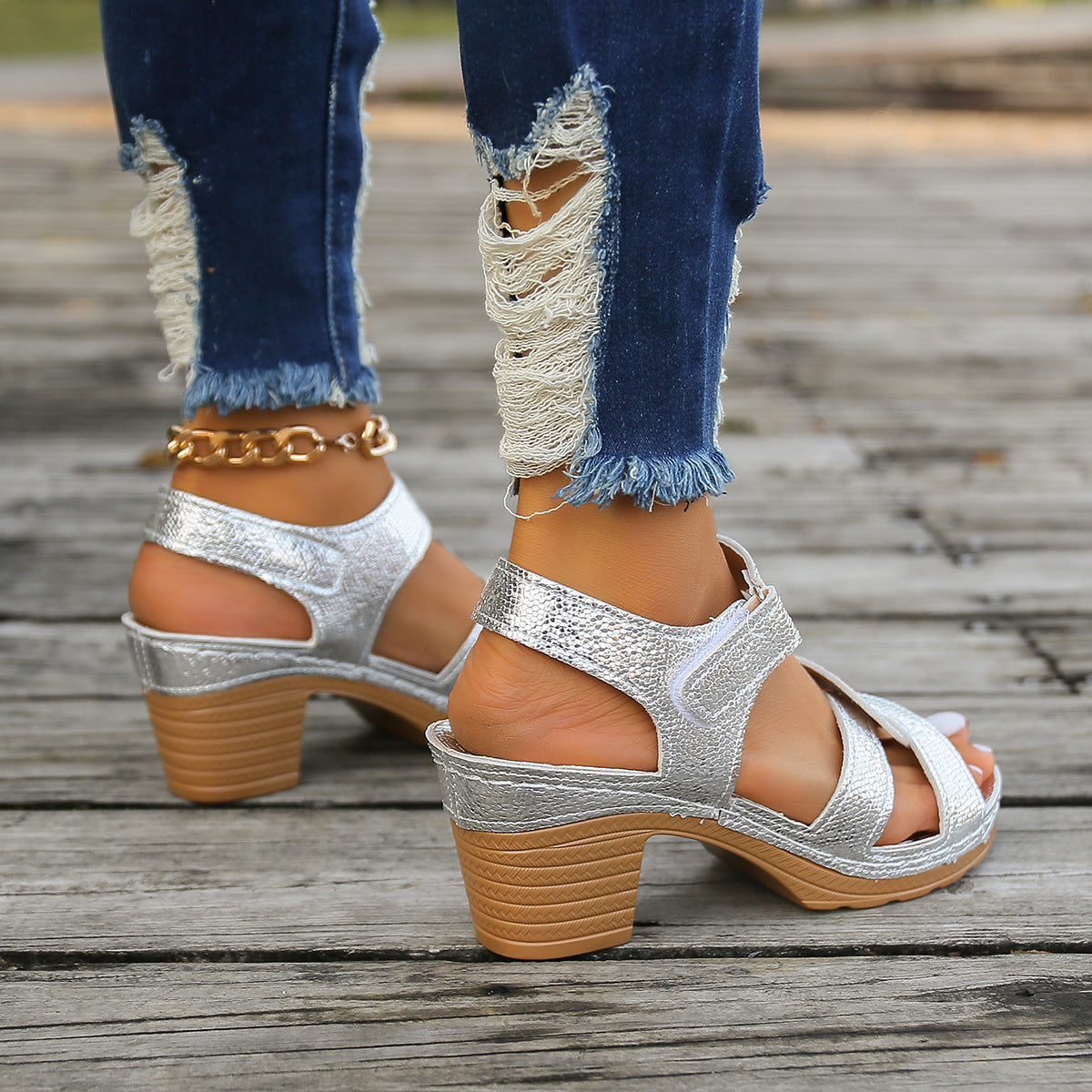 Lanie® | Sandalen mit Metallschnalle und Nahtdetail mit klobigem Absatz