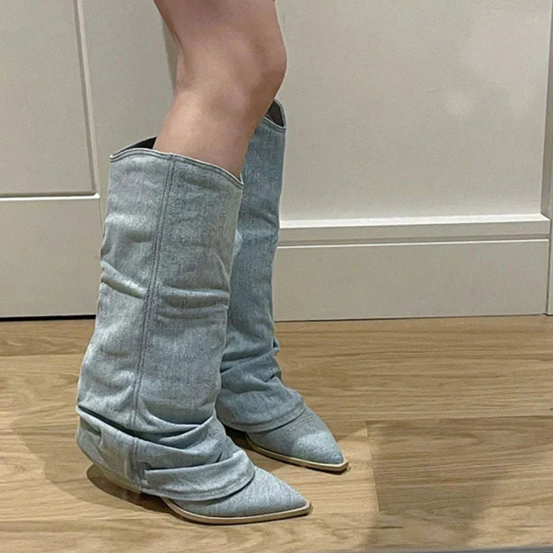 Elegante und detaillierte unterstützende allgemeine Stiefel