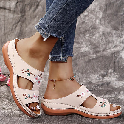 Runa® | Zarte Sandalen mit floraler Stickerei und Komfortsohle