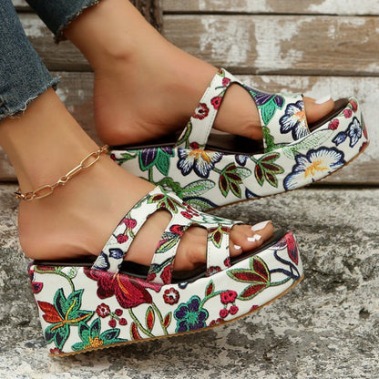 Evelyn® | Ausgeschnittene florale Peep Toe Sandalen